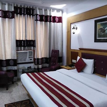 Tjs Royal Hotel Дели Экстерьер фото