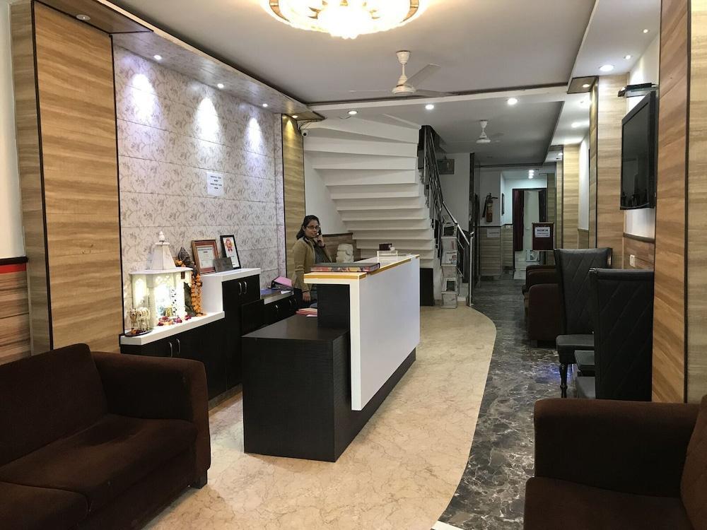 Tjs Royal Hotel Дели Экстерьер фото