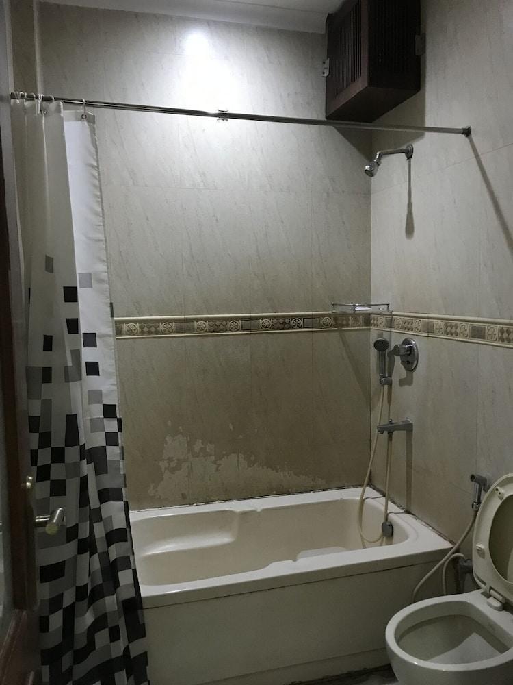 Tjs Royal Hotel Дели Экстерьер фото