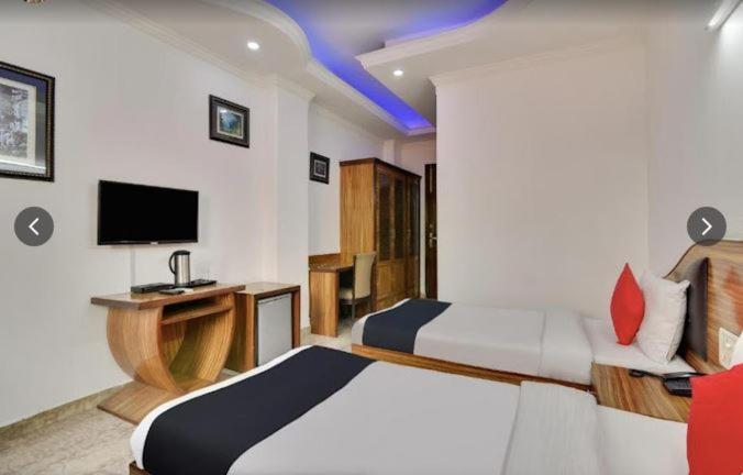 Tjs Royal Hotel Дели Экстерьер фото