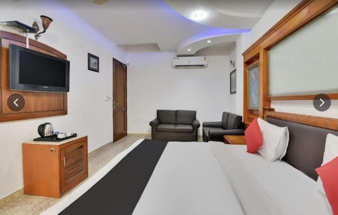 Tjs Royal Hotel Дели Экстерьер фото