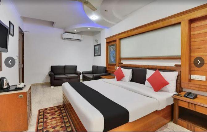 Tjs Royal Hotel Дели Экстерьер фото