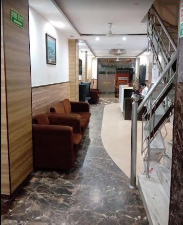 Tjs Royal Hotel Дели Экстерьер фото