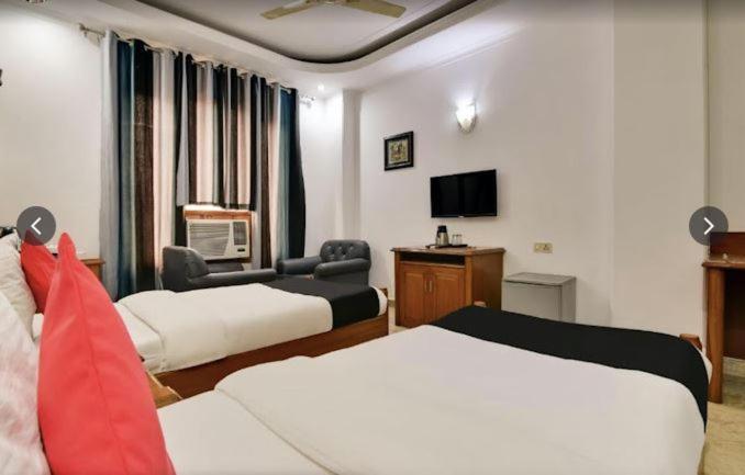 Tjs Royal Hotel Дели Экстерьер фото